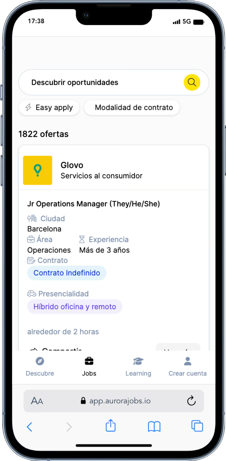 Listado de 1.822 ofertas en móvil con filtros de Easy apply y modalidad de contrato, y la ficha de una oferta de Glovo.