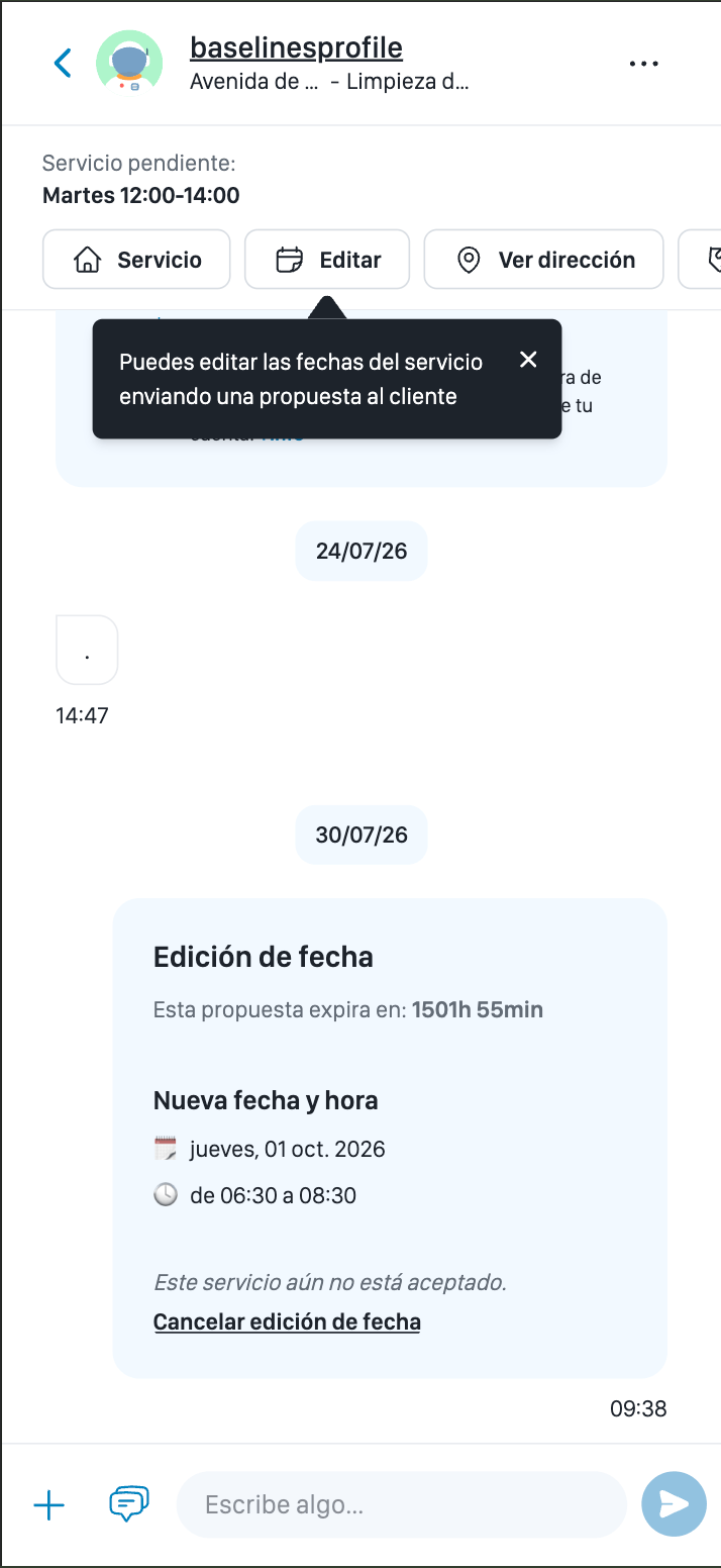 Chat de un servicio en móvil con una propuesta de cambio de fecha pendiente de que el cliente la acepte.